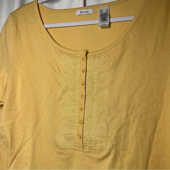 New NWT Liz & Co. Short Sleeve Yellow Henley Top XL Embroidered Liz Claiborne - Picture 2 of 8